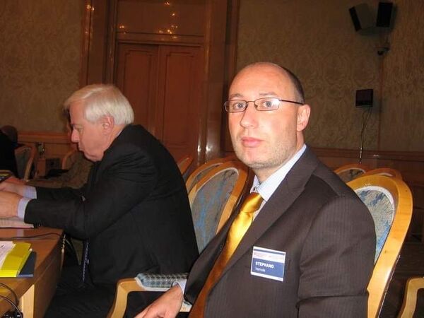 ЕКСКЛУЗИВНО Италијански писац за Спутњик: Мило и његов закон морају да оду — није важан редослед! ЕКСКЛУЗИВНО Италијански писац за Спутњик: Мило и његов закон морају да оду — није важан редослед! - Sputnik Србија