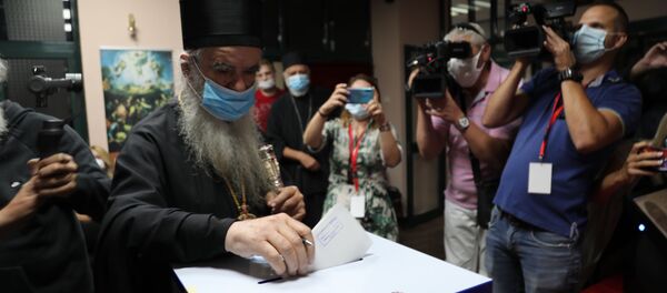 Митрополит Амфилохије гласао на изборима у Црној Гори Митрополит Амфилохије гласао на изборима у Црној Гори - Sputnik Србија