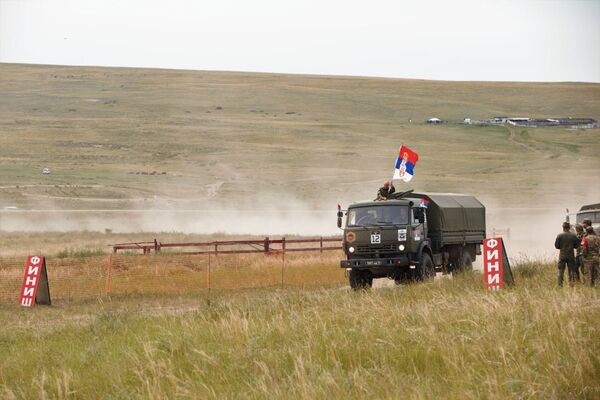 Возачи Војске Србије трећи на Војним играма у Русији, тенкисти у полуфиналу /фото/ - Sputnik Србија