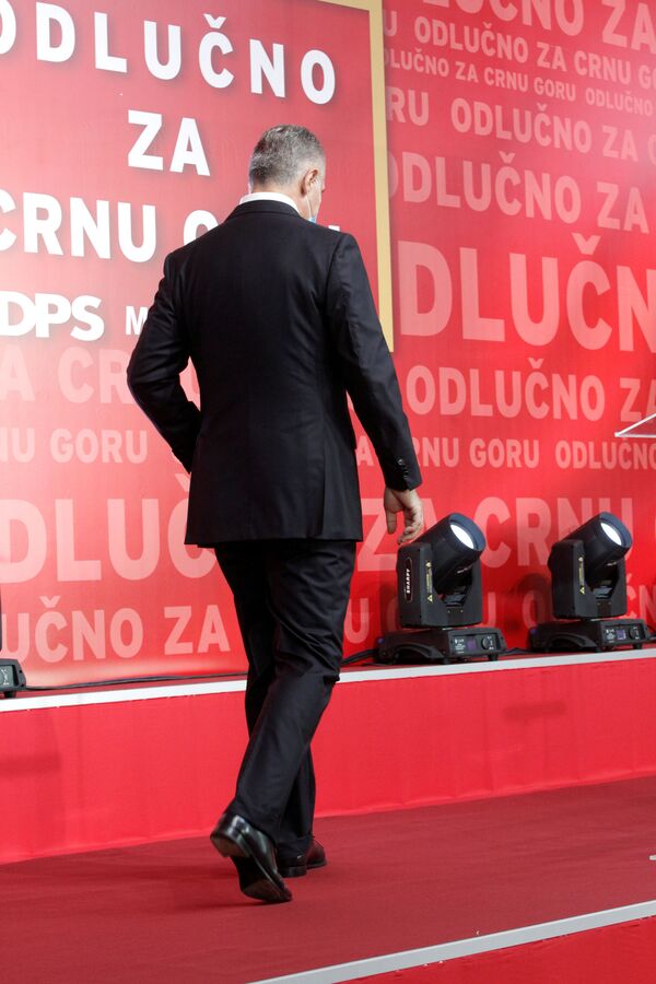 Мило не схвата шта га је снашло: Митинг није литија /видео/ Мило не схвата шта га је снашло: Митинг није литија /видео/ - Sputnik Србија