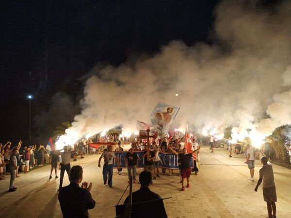 Хиљаде људи на улицама: Победничка славља широм Црне Горе /фото, видео/ - Sputnik Србија