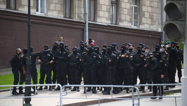Pripadnici beloruske policije na protestu opozicije u Minsku - Sputnik Srbija