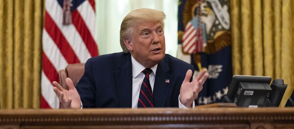 Доналд Трамп током церемоније потписивања споразума Београда и Приштине - Sputnik Србија