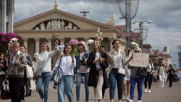 Žene protestuju u Minsku posle izbora 09. avgusta 2020. - Sputnik Srbija