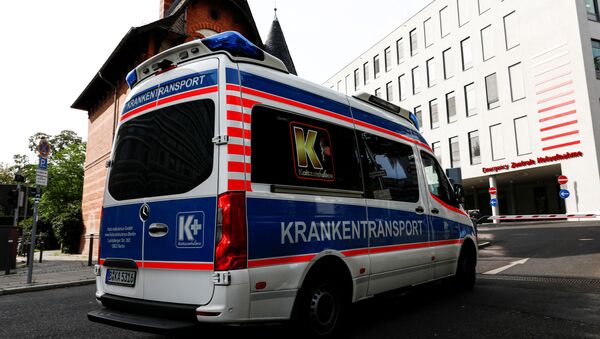 Vozilo hitne pomoći ispred nemačke klinike Šarite u Berlinu, gde je hospitalizovan ruski bloger Aleksej Navaljni - Sputnik Srbija