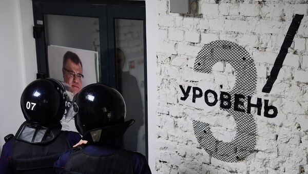 Полиција испред штаба Виктора Бабарика у Минску - Sputnik Србија