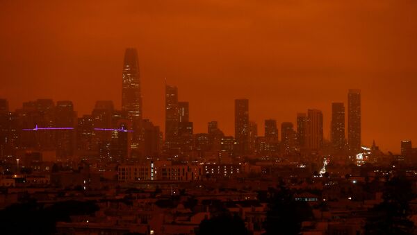 Наранџасто небо над Сан Франциском због пожара - Sputnik Србија