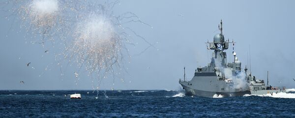 Амерички носач авиона у Црном мору под пратњом фрегате  „Адмирал Есен“ - Sputnik Србија