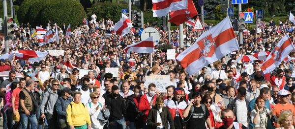 Pristalice beloruske opozicije na protestu u Minsku - Sputnik Srbija
