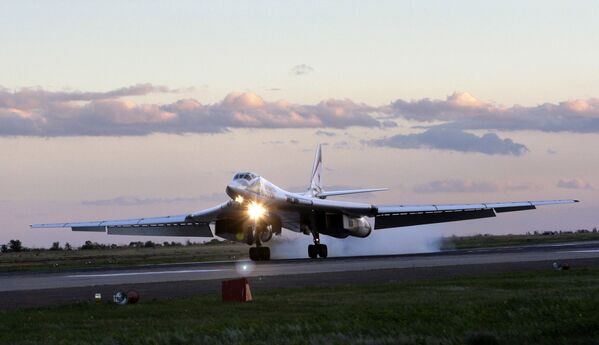 Стратешки бомбардер Ту-160 на руској авиобази у граду Енгелс - Sputnik Србија