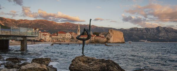 Skulptura Skočiđevojka u starom gradu u Budvi - Sputnik Srbija