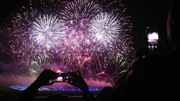 Ватромет на међународном фестивалу ватромета у Москви, који се одржава у парку Патриот. - Sputnik Србија