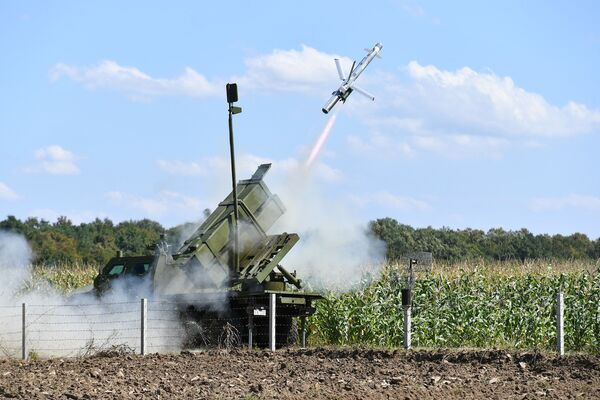 Србија усавршава далекометну артиљерију: Домет нових ракета до 50 километара Србија усавршава далекометну артиљерију: Домет нових ракета до 50 километара - Sputnik Србија