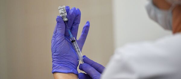 Вакцинация добровольцев против COVID-19 в Москве - Sputnik Србија