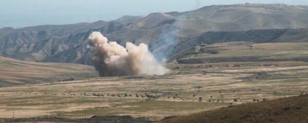 Јереван: Азербејџанска војска наставља са артиљеријском паљбом - Sputnik Србија