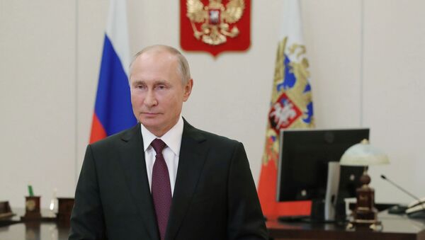 Predsednik Rusije Vladimir Putin tokom obraćanja učesnicima plenarne sednice VII Foruma regiona Rusije i Belorusije - Sputnik Srbija