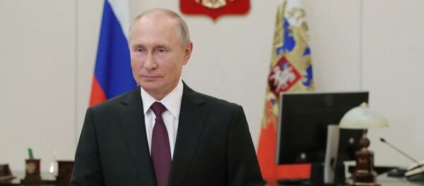 Predsednik Rusije Vladimir Putin tokom obraćanja učesnicima plenarne sednice VII Foruma regiona Rusije i Belorusije - Sputnik Srbija