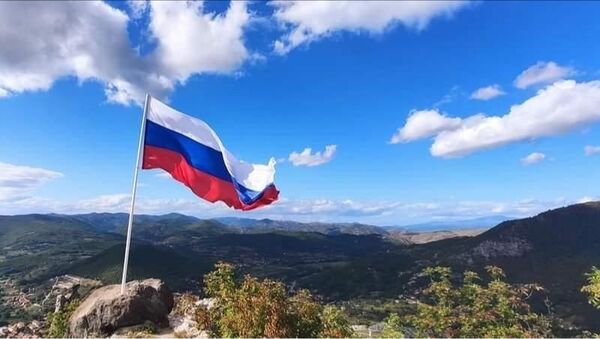 Zastava Ruske Federacije na tvrđavi u Zvečanu - Sputnik Srbija