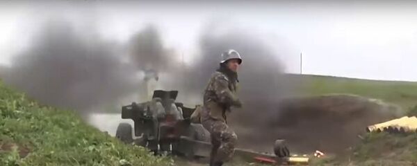 Jermenski vojnik puca iz topa na kontakt liniji u Nagorno-Karabahu Jermenski vojnik puca iz topa na kontakt liniji u Nagorno-Karabahu - Sputnik Srbija