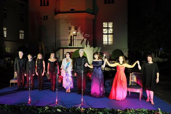 Опера на улицама Београда - канцоне и арије за случајне пролазнике Опера на улицама Београда - канцоне и арије за случајне пролазнике - Sputnik Србија