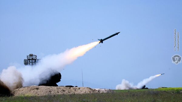 Lansiranje raketa iz protivvazdušnih raketnih sistema Osa Oružanih snaga Jermenije - Sputnik Srbija