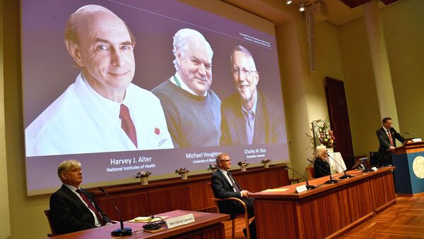 Nobelova nagrada za medicinu dodeljena timu za otkriće virusa hepatitis C - Sputnik Srbija