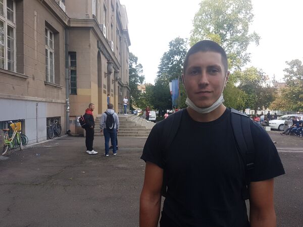 „To je istorija, ne uče nas dovoljno o tome…“: Šta studenti rođeni 2000. godine znaju o 5. oktobru - Sputnik Srbija