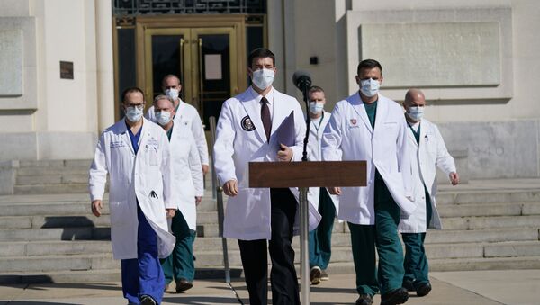 Medicinska ekipa bolnice Volter Rid u kojoj se leči Donald Tramp - Sputnik Srbija