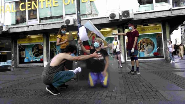 Сви смо ми воајери који и даље вире у туђи живот Сви смо ми воајери који и даље вире у туђи живот - Sputnik Србија