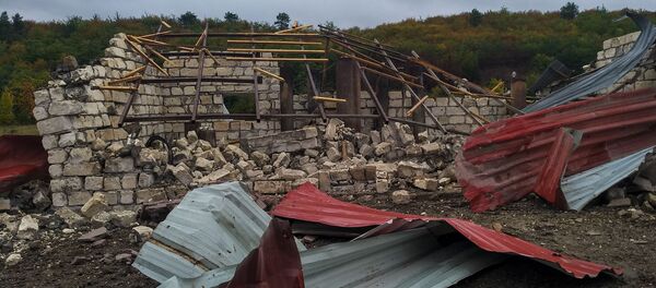 Кућа срушена у ракетирању Степанакерта у Нагорно-Карабаху - Sputnik Србија