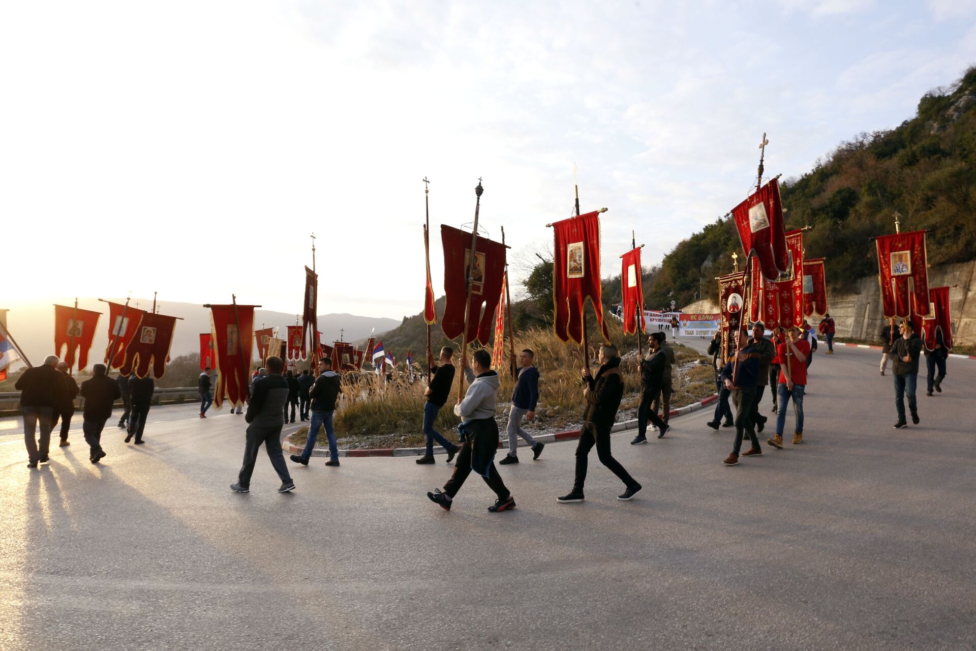 Mirni protest u odbranu prava Srpske pravoslavne crkve u Crnoj Gori - Sputnik Srbija, 1920, 16.10.2024