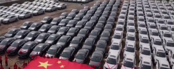 Automobili na poklon zaposlenima kineske kompanije - Sputnik Srbija