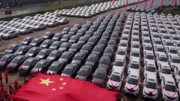 Аутомобили на поклон запосленима кинеске компаније - Sputnik Србија