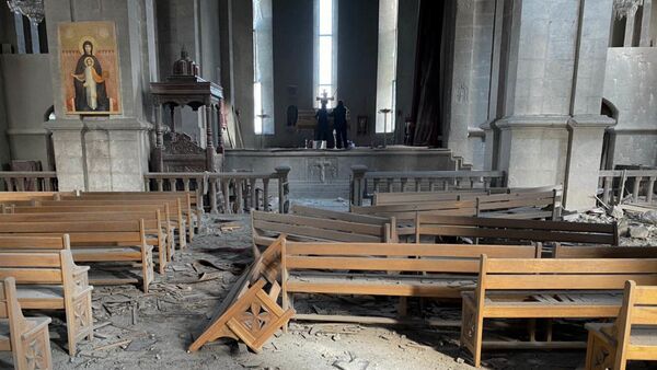 Crkva Svetog Hrista Spasitelja razrušena u granatiranju grada Šuši u Nagorno-Karabahu - Sputnik Srbija