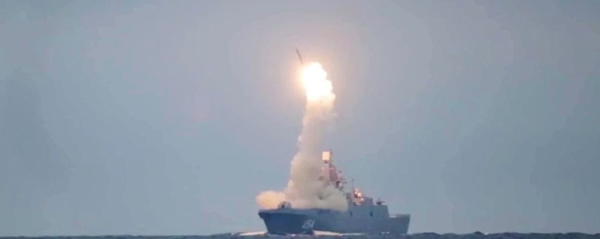 Lansiranje hipersonične krstareće rakete Cirkon sa fregate Admiral Gorškov na Belom moru - Sputnik Srbija, 1920, 27.08.2026