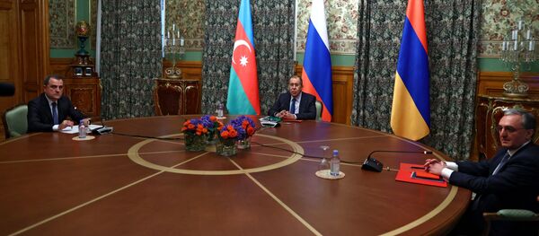 Ministri spoljnih poslova Azerbejdžana, Rusije i Jermenije, Džejhun Bajramov, Sergej Lavrov i Zograb Mnacakanjan na pregovorima o Nagorno-Karabahu u Moskvi - Sputnik Srbija
