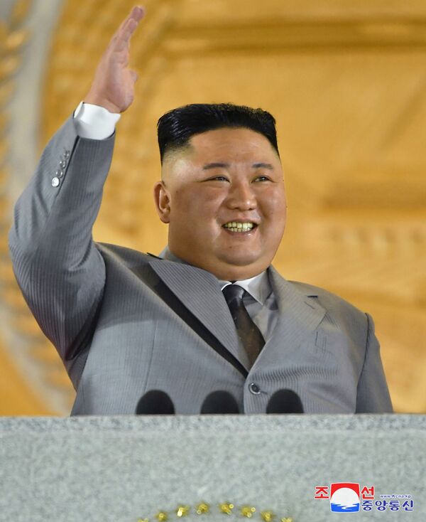 Лидер Северне Кореје Ким Џонг Ун на паради - Sputnik Србија