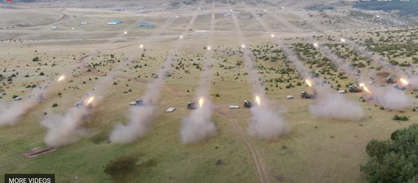 Bорбена моћ самоходног вишецевног ракетног лансера „Огањ“ Bорбена моћ самоходног вишецевног ракетног лансера „Огањ“ - Sputnik Србија