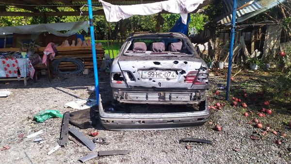 Automobil uništen tokom granatiranja sela u rejonu Agdam u Azerbejdžanu - Sputnik Srbija