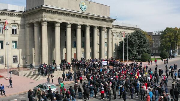Pristalice bivšeg predsednika Kirgizije Atambajeva tokom protesta u Biškeku - Sputnik Srbija
