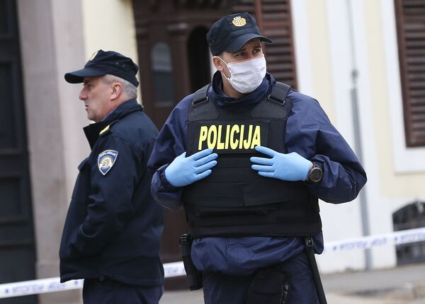 Ванредно у Загребу: Град надлећу хеликоптери, парламент прекинуо рад Ванредно у Загребу: Град надлећу хеликоптери, парламент прекинуо рад - Sputnik Србија