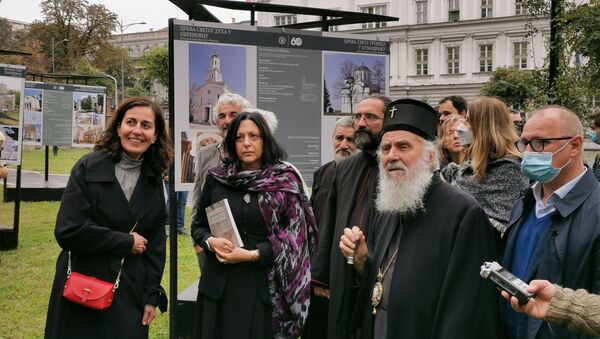Patrijarh Irinej u obilasku izložbe u porti Vaznesenjske crkve  - Sputnik Srbija