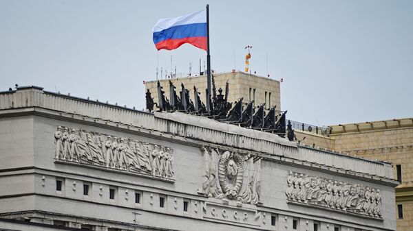 Zastava Rusije na zgradi Ministarstva odbrane - Sputnik Srbija