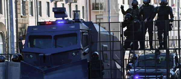 Pripadnici policije tokom protesta u Minsku - Sputnik Srbija