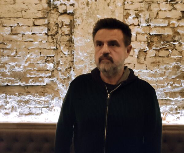 U novom filmu Miroslava Momčilovića „Vikend sa ćaletom“ apsurd opet pršti od smeha U novom filmu Miroslava Momčilovića „Vikend sa ćaletom“ apsurd opet pršti od smeha - Sputnik Srbija