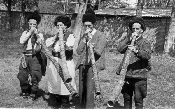 Свирале од трња и младе коре, дудуци, зурле, цеваре - звук прошлости у Етнографском музеју Свирале од трња и младе коре, дудуци, зурле, цеваре - звук прошлости у Етнографском музеју - Sputnik Србија