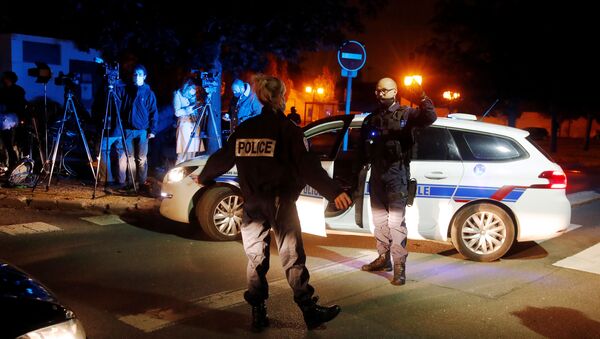 Francuska policija na mestu ubistva u predgrađu Pariza - Sputnik Srbija