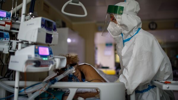 Medicinska sestra u jedinici intenzivne nege u kovid bolnici - Sputnik Srbija