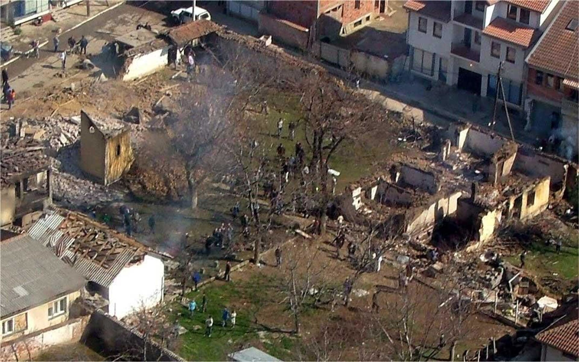 Mart 2004. - albanski ekstremisti sravnili su manastir sa zemljom. Ovu fotografiju Eparhiji raško - prizrenskoj dali su vojnici KFOR-a koji nisu mogli da odbrane manastir, srećom, monahinje su evakuisane. - Sputnik Srbija, 1920, 13.07.2021