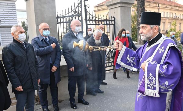 Parastos za 28 crvenoarmejaca: Izložene fotografije Rusa koji su život dali za Srbiju Parastos za 28 crvenoarmejaca: Izložene fotografije Rusa koji su život dali za Srbiju - Sputnik Srbija